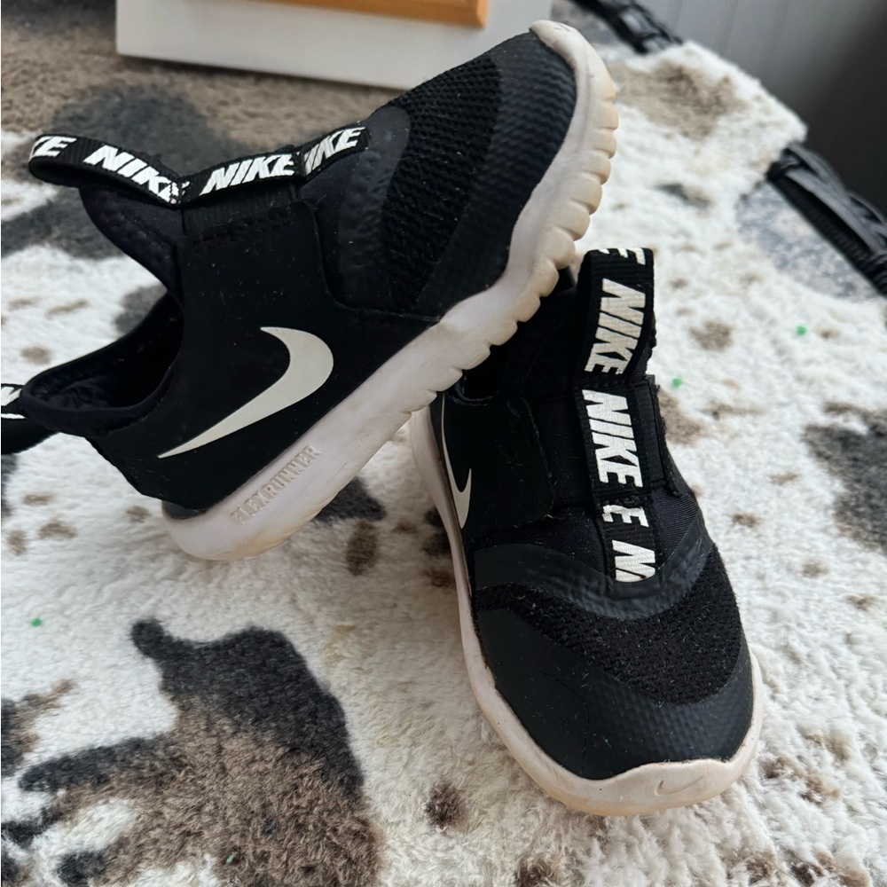 Toddler Nike shoes - size 7c
